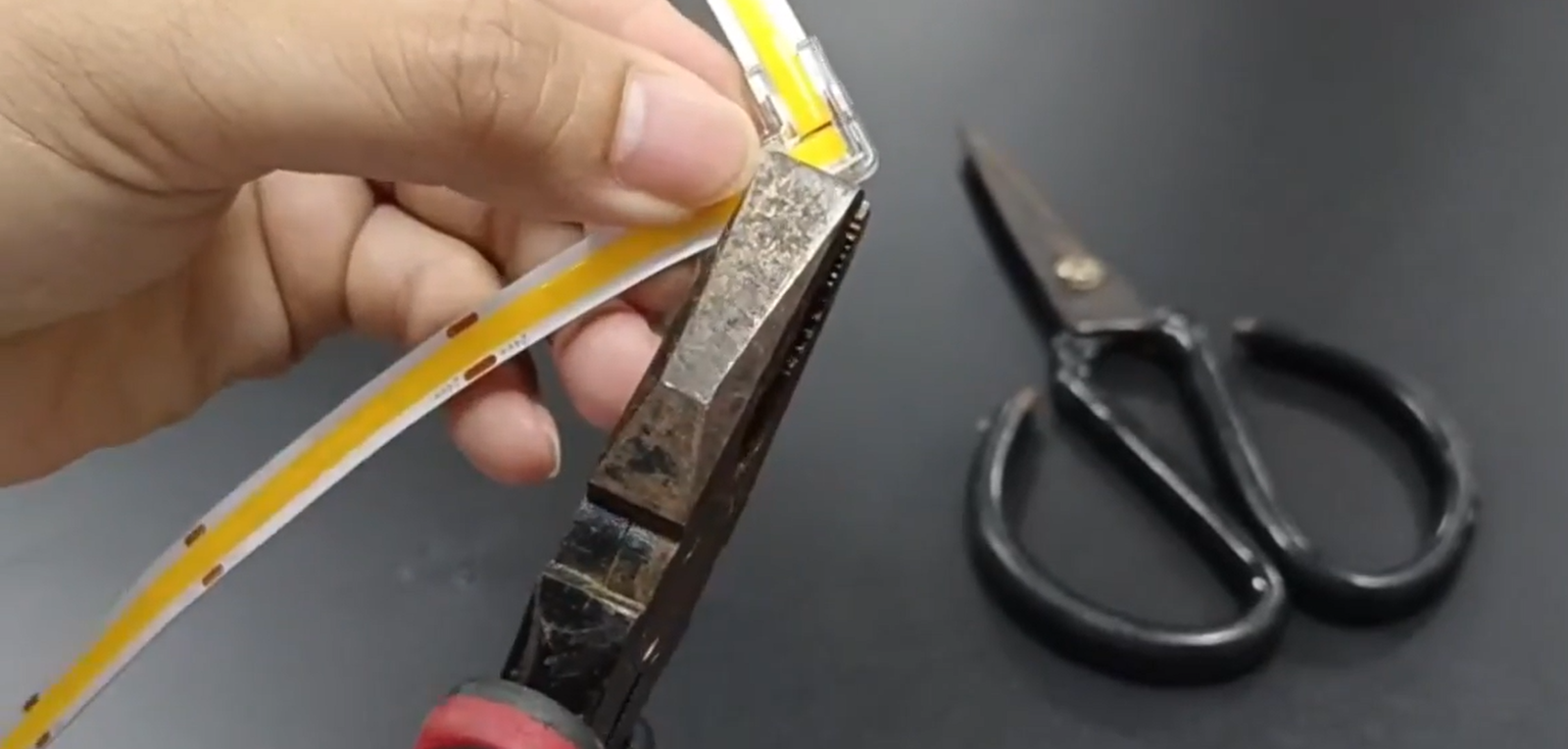 Securing corner connection